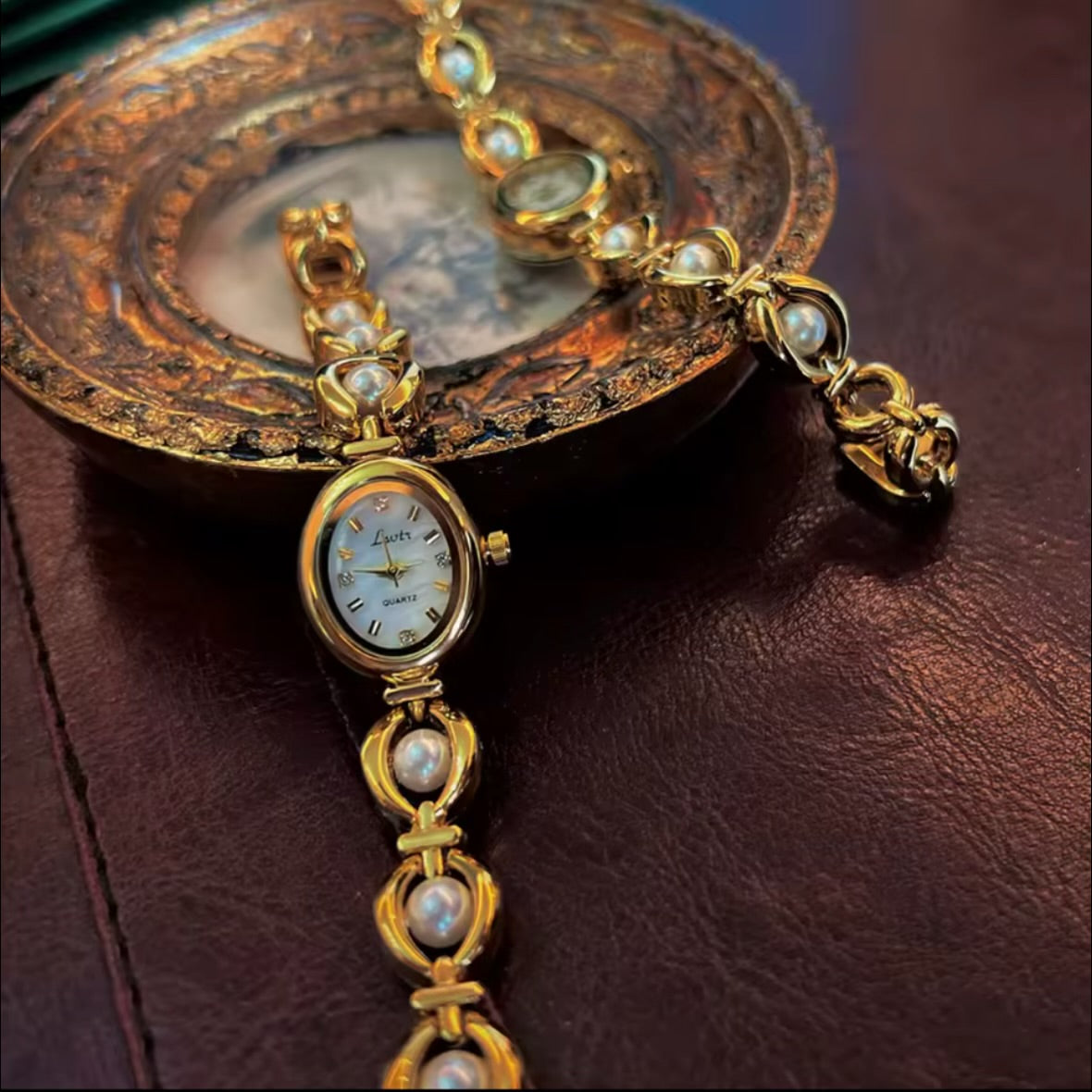 Roma - Oval Pearl Linked Chain Watch