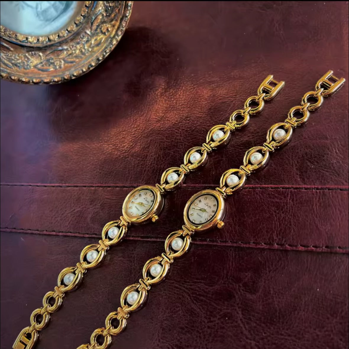 Roma - Oval Pearl Linked Chain Watch