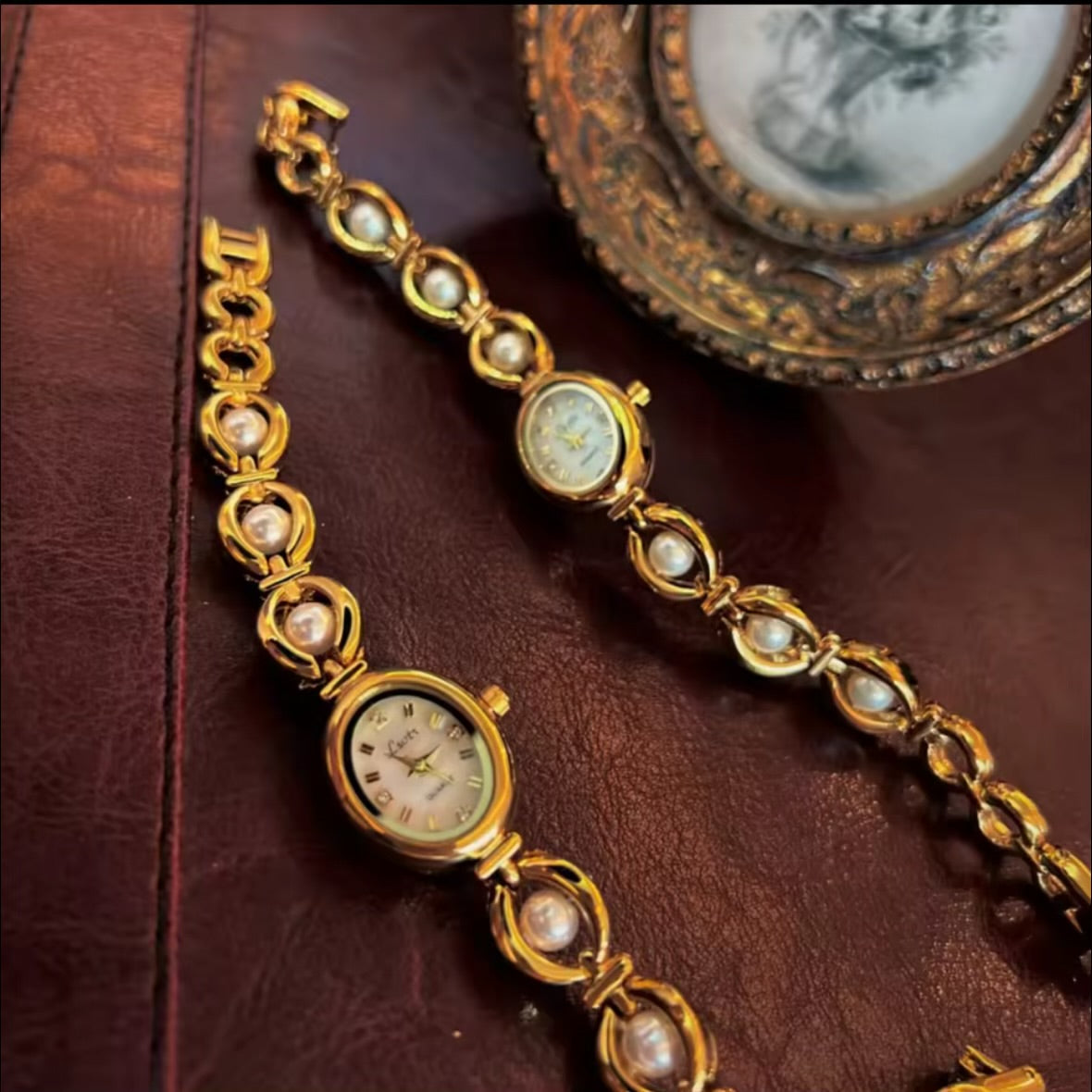 Roma - Oval Pearl Linked Chain Watch