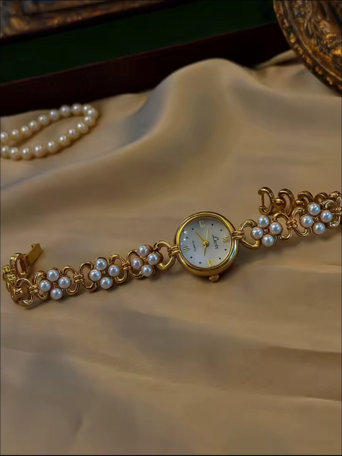Bianca - Classic Pearl Chain Watch