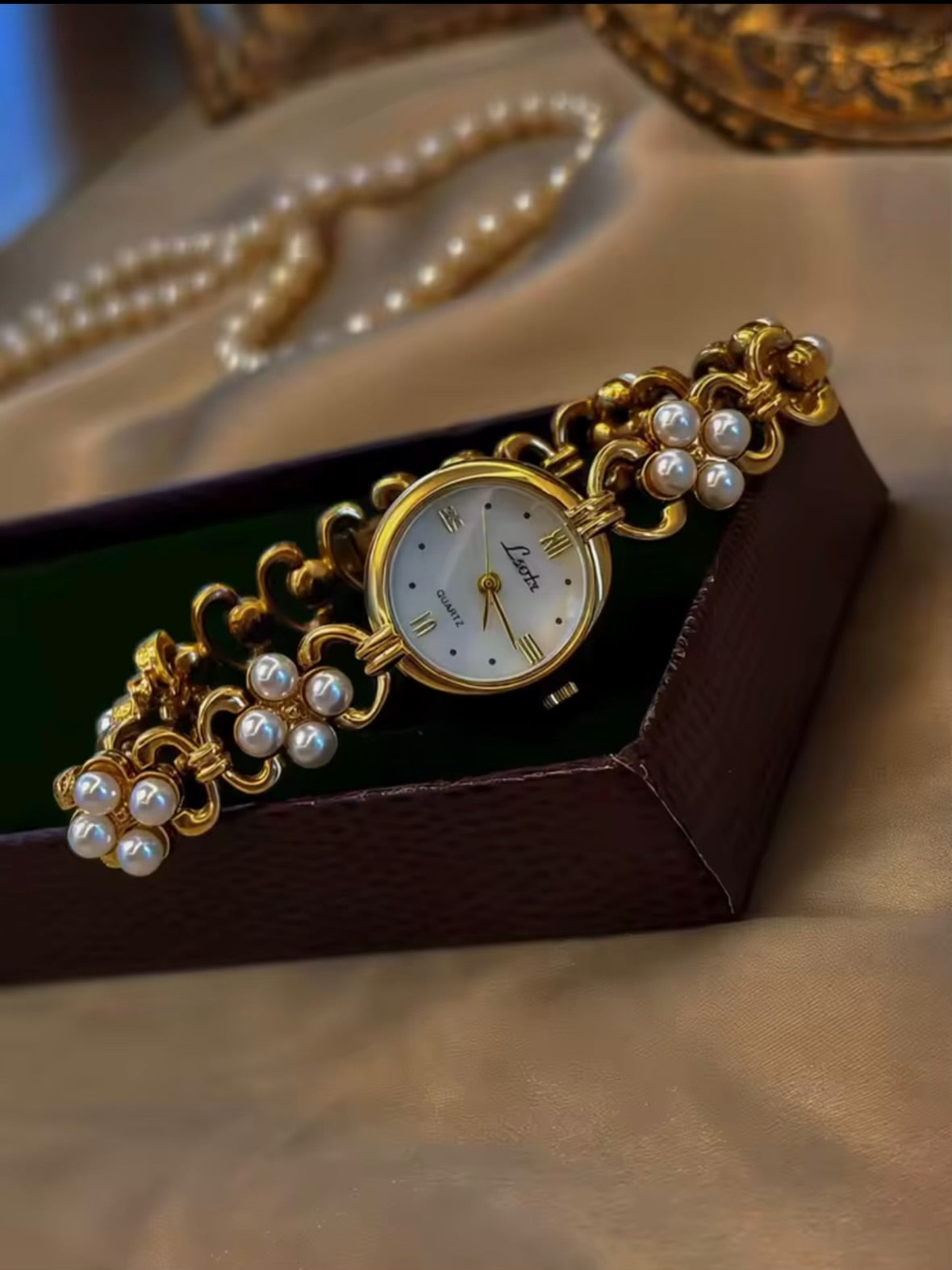 Bianca - Classic Pearl Chain Watch