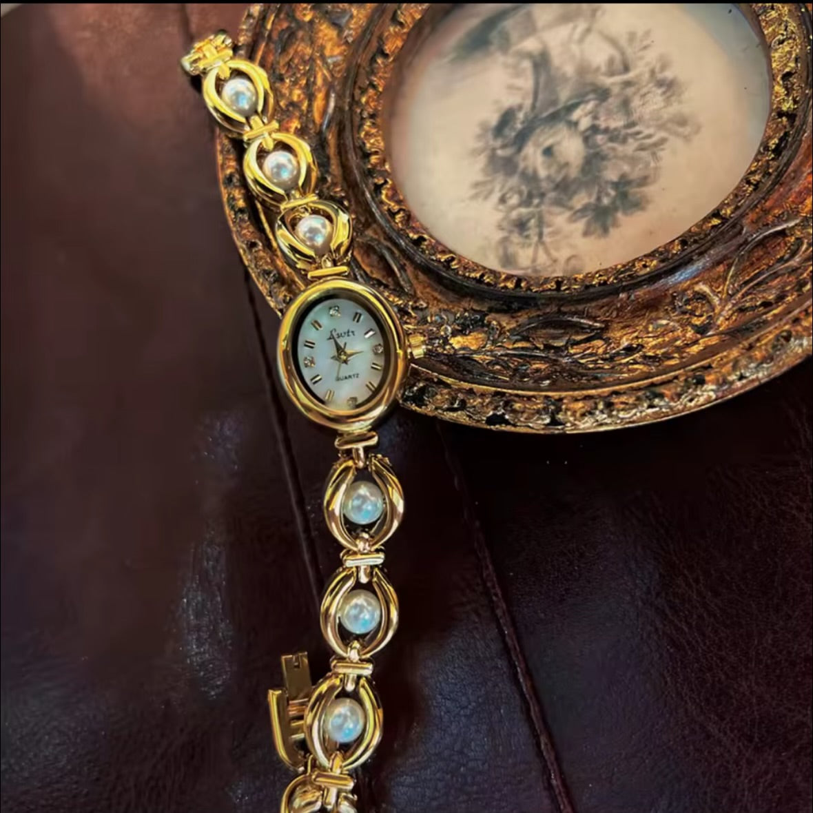 Roma - Oval Pearl Linked Chain Watch